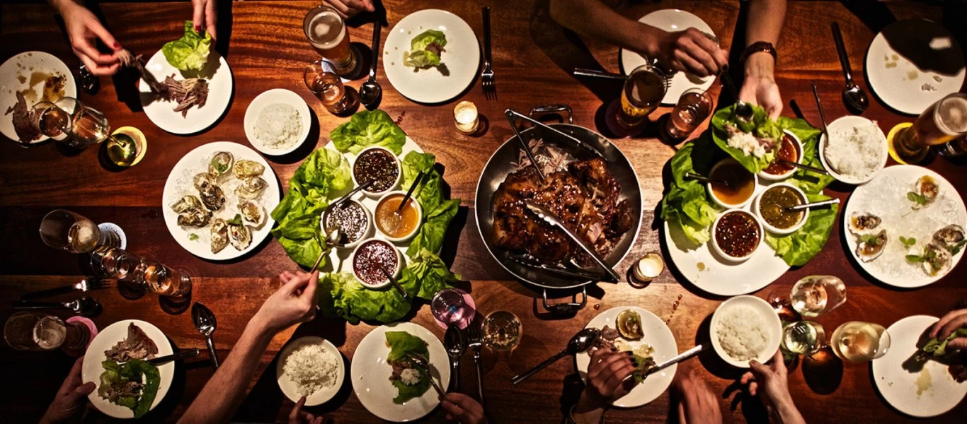 Τραπέζι του Πάσχα: Πόσες θερμίδες έχουν τα φαγητά και γλυκά;